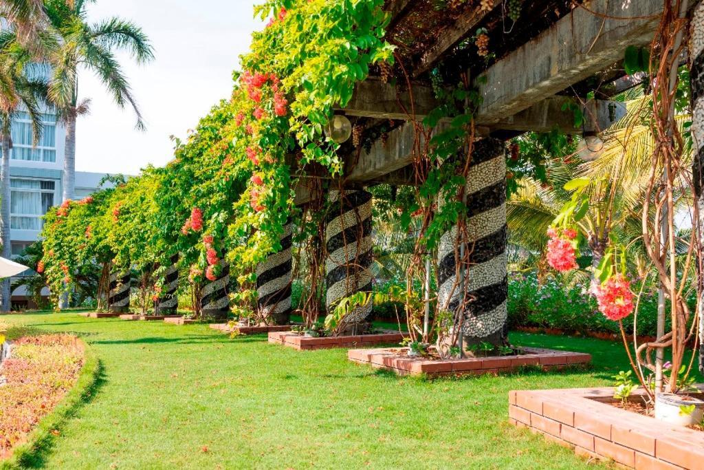 Saigon - Ninh Chu Hotel & Resort Фан Ранг Екстериор снимка